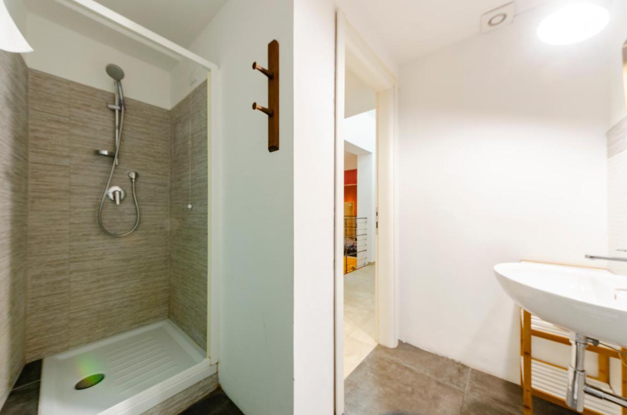 Appartamento Joivy Vibrant Open-Plan Apt For 6 In Historic Centre Genova Esterno foto