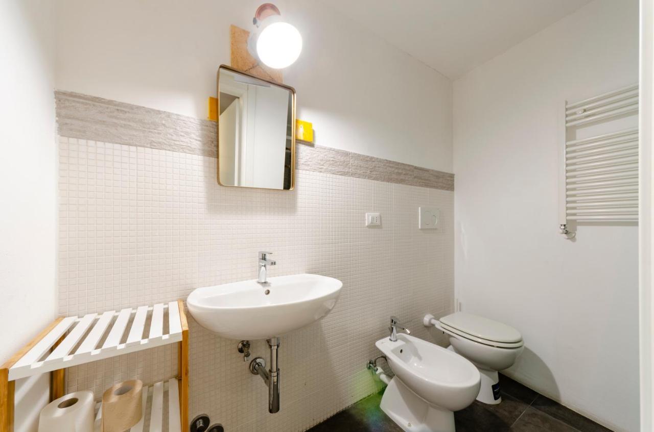 Appartamento Joivy Vibrant Open-Plan Apt For 6 In Historic Centre Genova Esterno foto