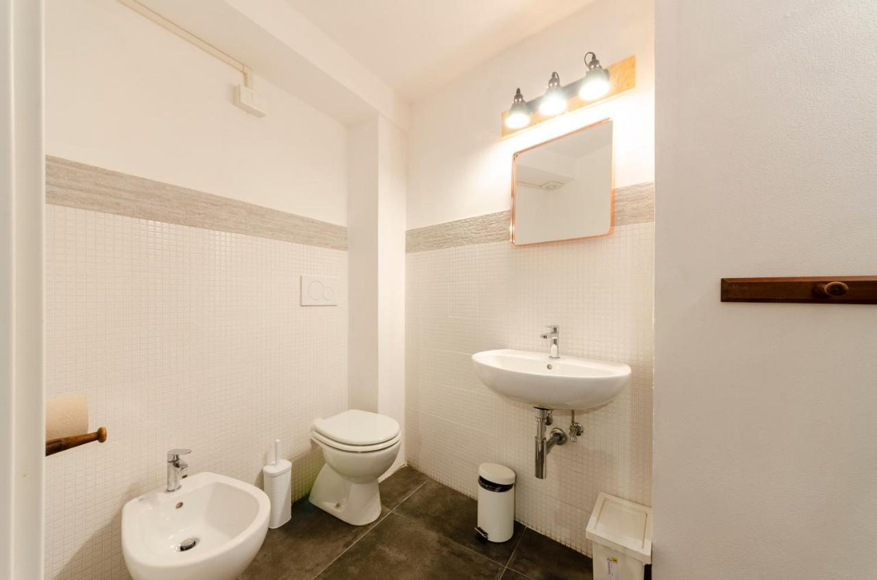 Appartamento Joivy Vibrant Open-Plan Apt For 6 In Historic Centre Genova Esterno foto