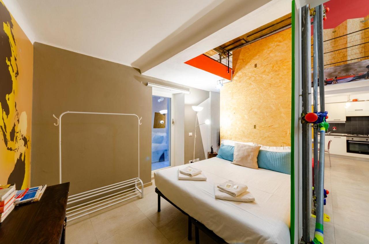 Appartamento Joivy Vibrant Open-Plan Apt For 6 In Historic Centre Genova Esterno foto